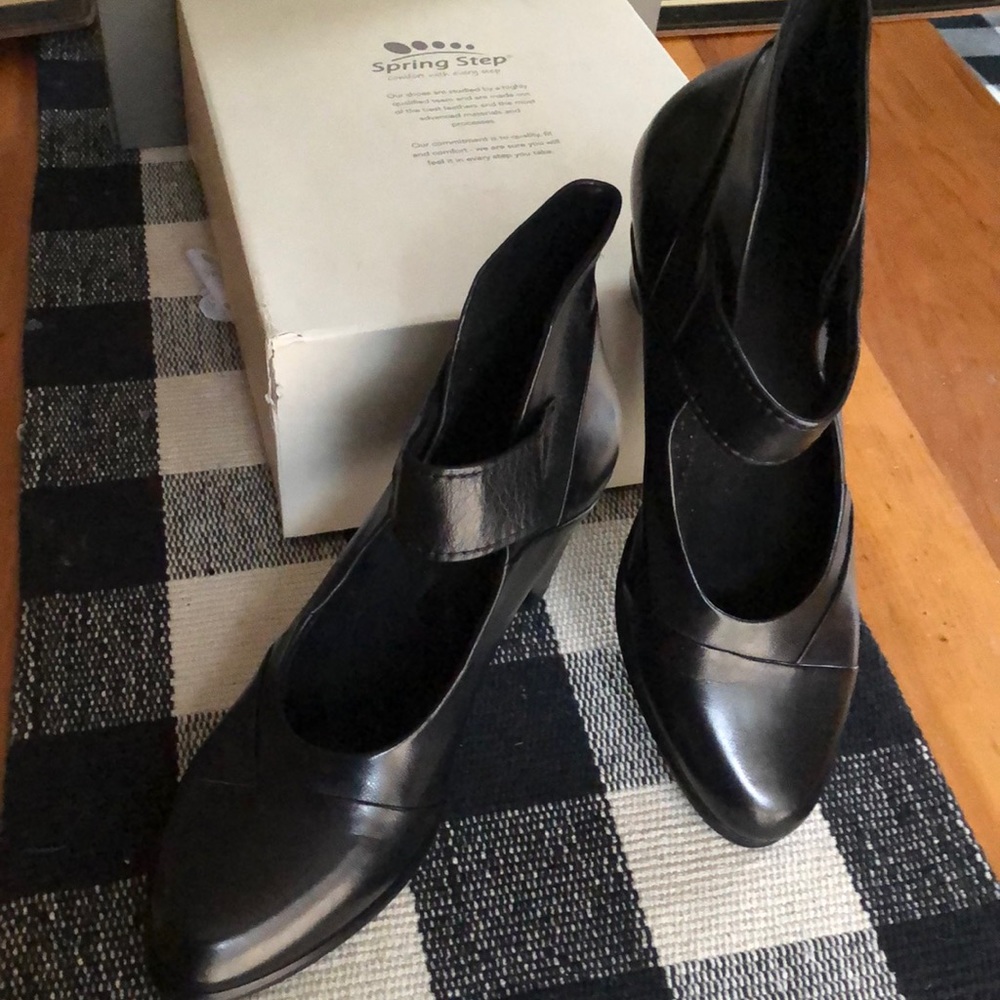 Spring Step Black leather heels size 8 1/2